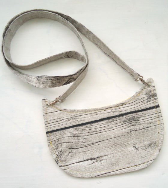 cat bag reverse, with wood-print strap